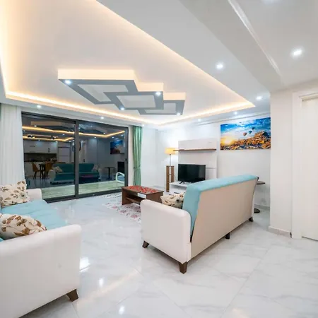 Kaskalkan Deniz Manzarali Havuzlu Bahceli 卡斯