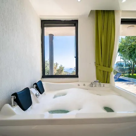 Kaskalkan Deniz Manzarali Havuzlu Bahceli