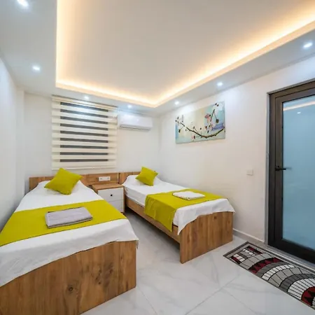 Kaskalkan Deniz Manzarali Havuzlu Bahceli