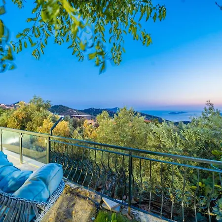 Kaskalkan Deniz Manzarali Havuzlu Bahceli