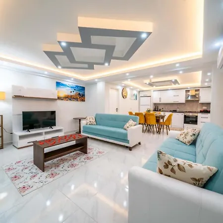 Kaşkalkan Deniz Manzaralı Havuzlu Bahçeli Kaş