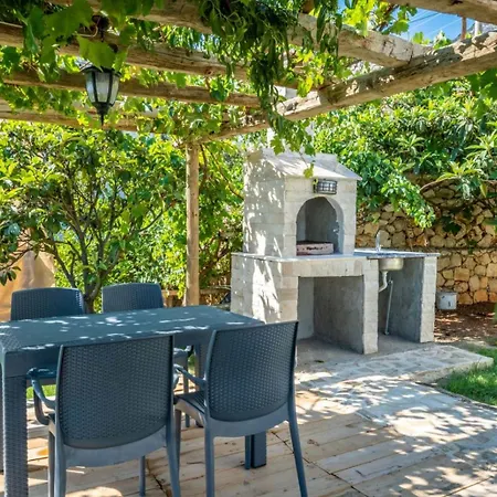 Kaşkalkan Deniz Manzaralı Havuzlu Bahçeli Villa Kaş