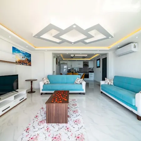 Villa Kaşkalkan Deniz Manzaralı Havuzlu Bahçeli