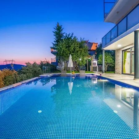 Kaşkalkan Deniz Manzaralı Havuzlu Bahçeli Villa *