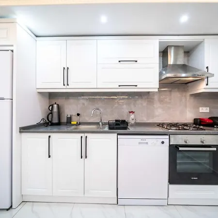 Kaşkalkan Deniz Manzaralı Havuzlu Bahçeli Kaş