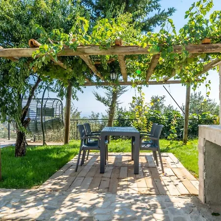 Kaşkalkan Deniz Manzaralı Havuzlu Bahçeli