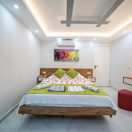 Kaskalkan Deniz Manzarali Havuzlu Bahceli Villa *