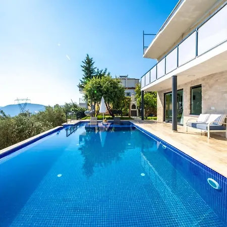 Kaskalkan Deniz Manzarali Havuzlu Bahceli Villa Kas