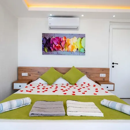 Kaskalkan Deniz Manzarali Havuzlu Bahceli * Kas